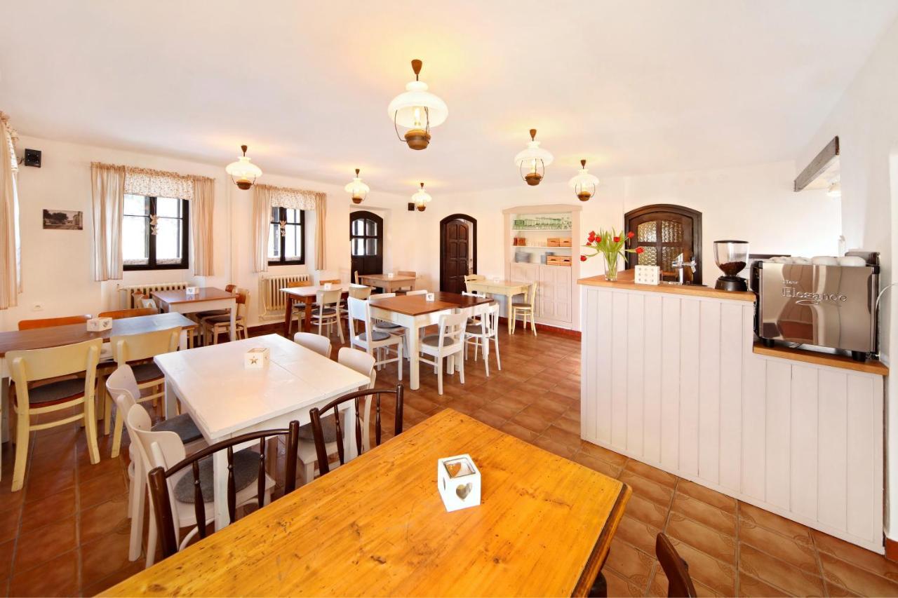 Restaurace A Penzion Jilm Jilemnice Εξωτερικό φωτογραφία